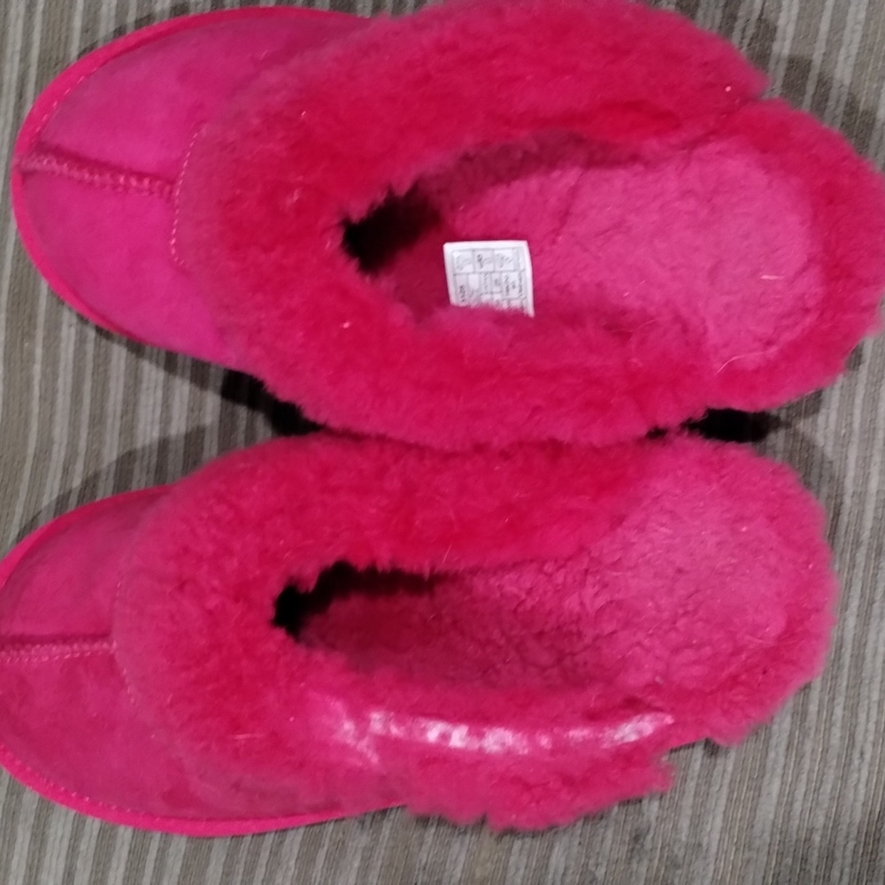 UGG slippers hot pink